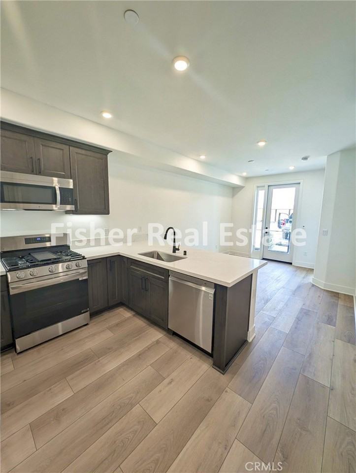 402 W Grand Ave #106 - Photo 4 of 14