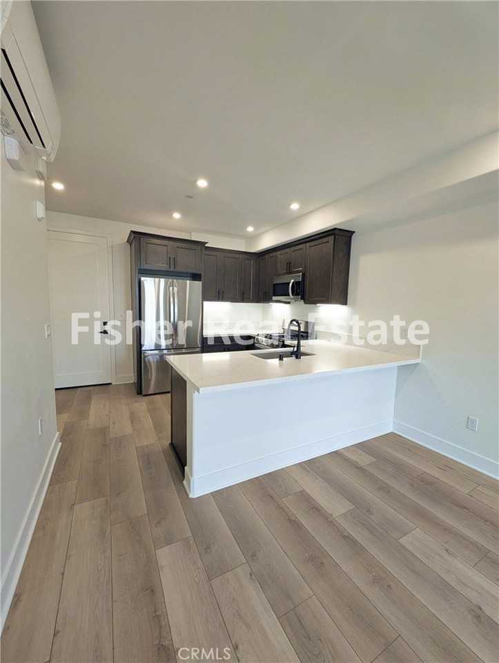 402 W Grand Ave #106 - Photo 7 of 14