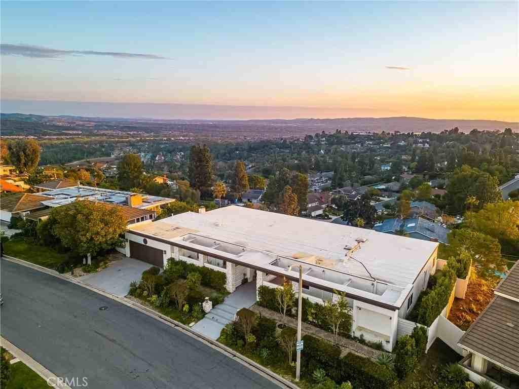 1602 Kimberwick Dr - Photo 2 of 35