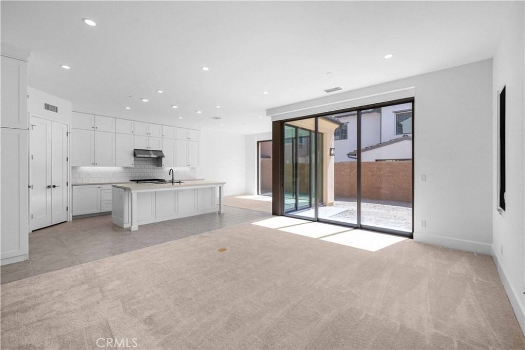 220 Fiore - Photo 4 of 26