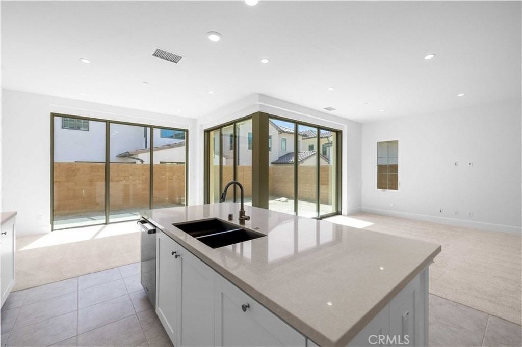 220 Fiore - Photo 7 of 26