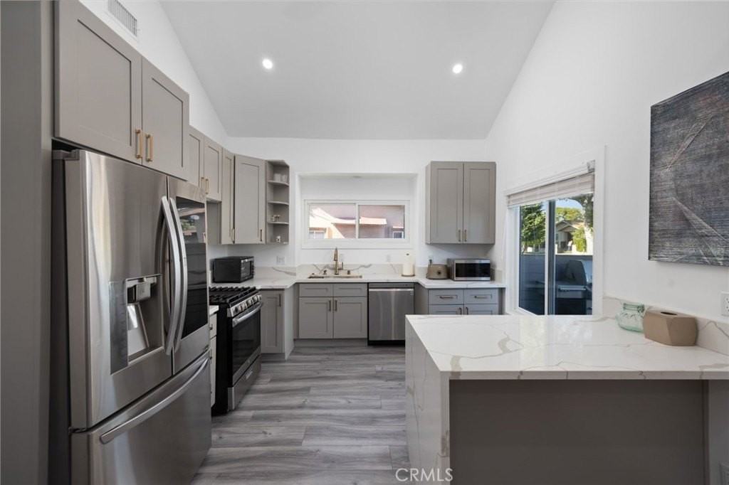 618 E Buckthorn St - Photo 4 of 20