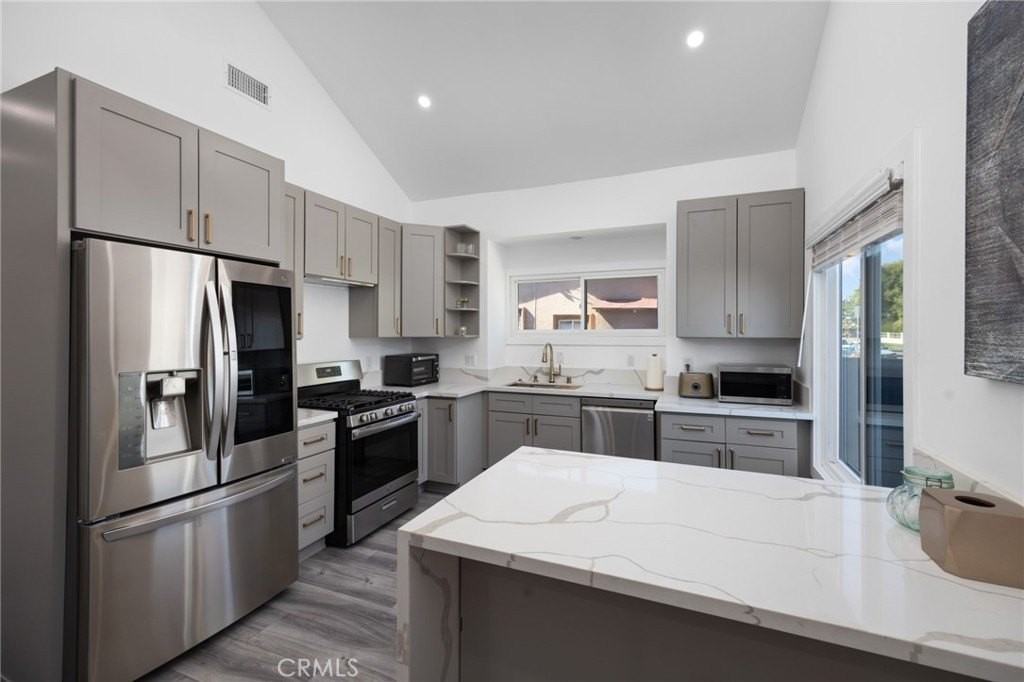 618 E Buckthorn St - Photo 5 of 20