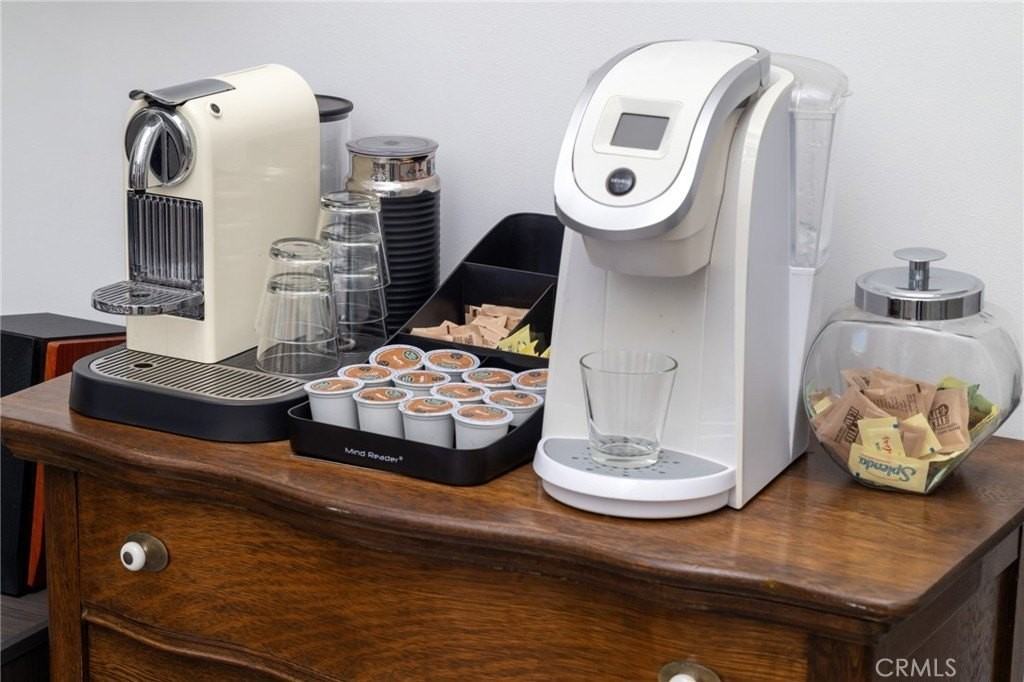 618 E Buckthorn St - Photo 7 of 20