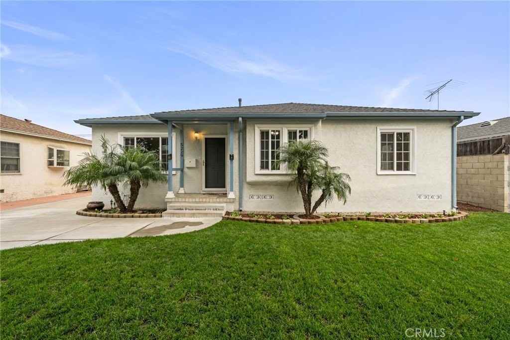 5229 E Walkerton St - Photo 2 of 50