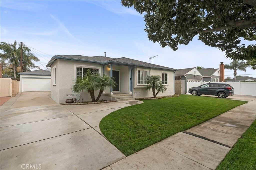 5229 E Walkerton St - Photo 5 of 50