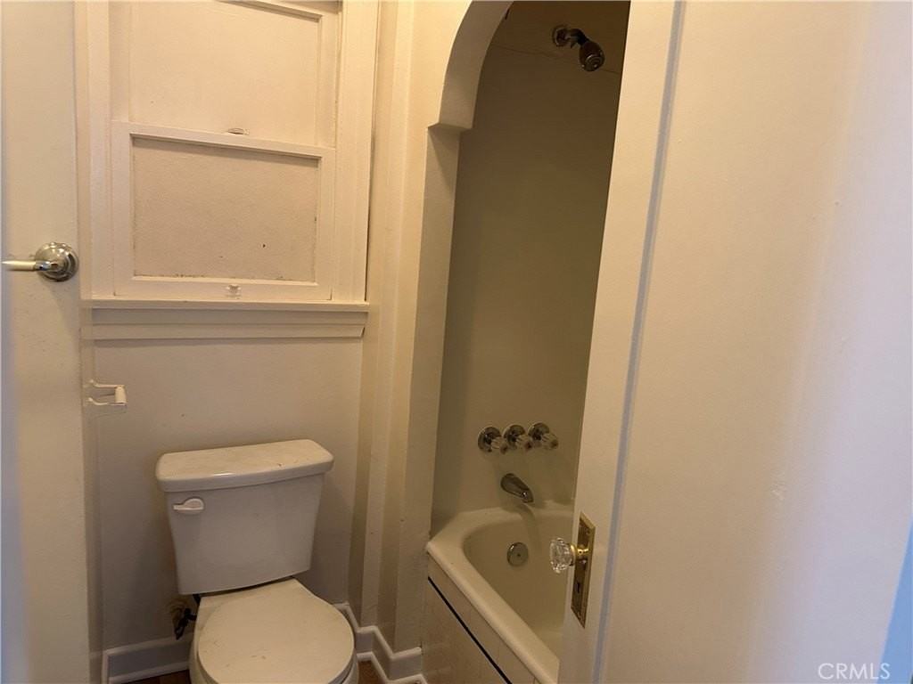 529 W 22nd St - Photo 5 of 12