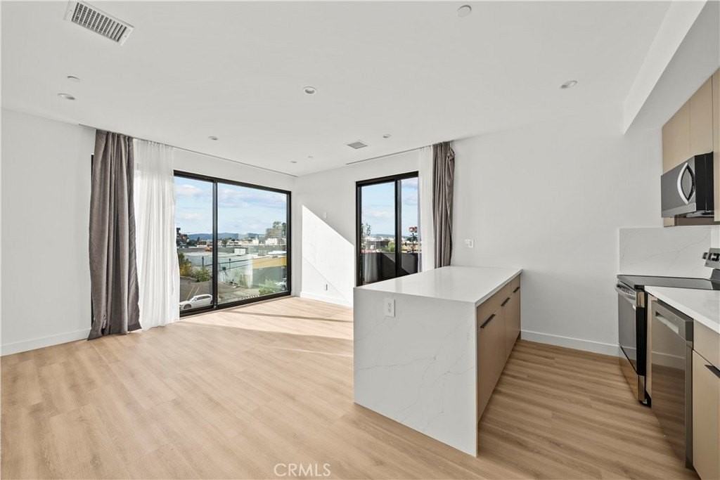 6605 Troost Ave - Photo 2 of 9