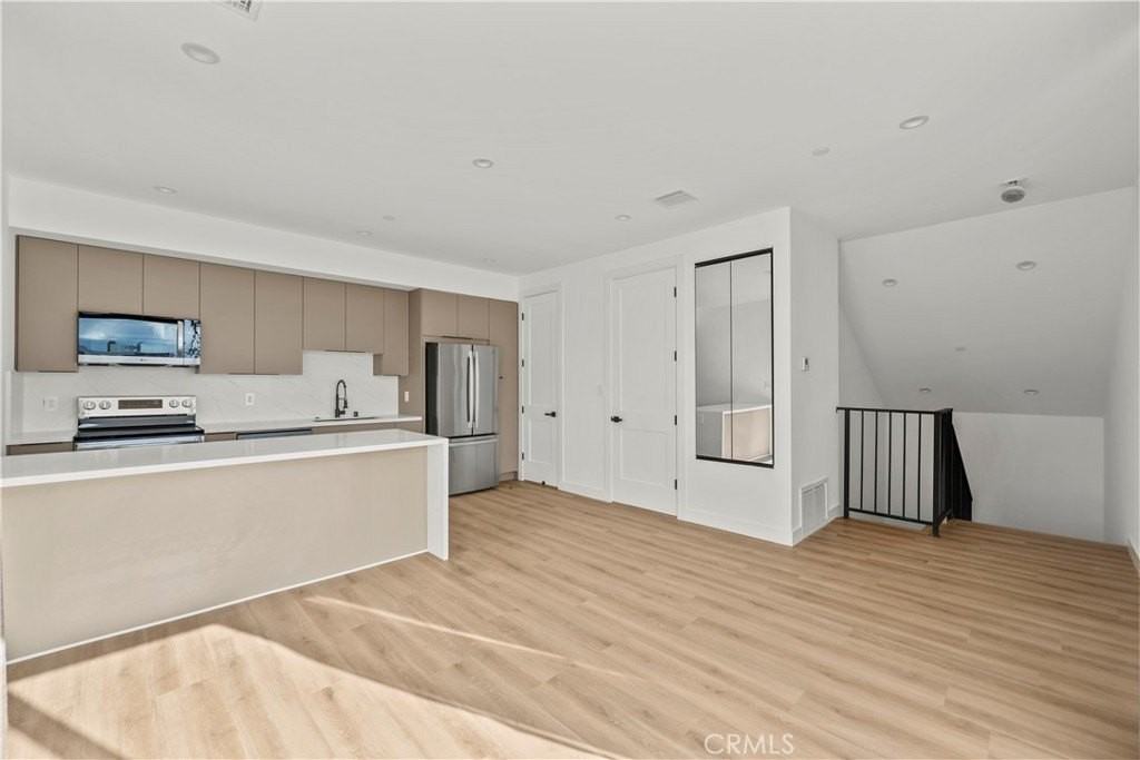 6605 Troost Ave - Photo 3 of 9