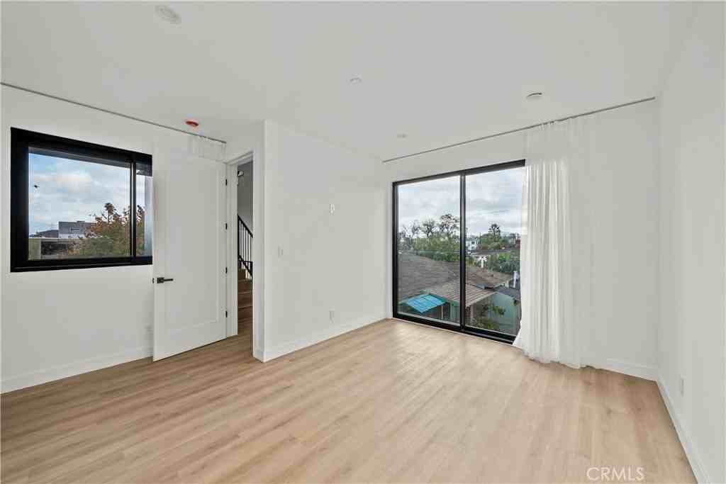 6605 Troost Ave - Photo 7 of 9