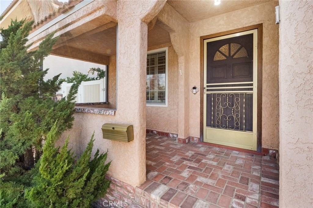 5227 Bellaire Ave - Photo 3 of 25