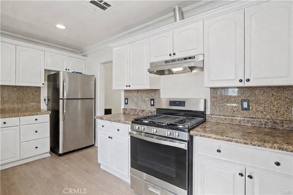 5842 Lexington Ave - Photo 4 of 18