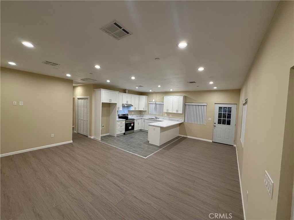 114 Bradbury Dr - Photo 5 of 15