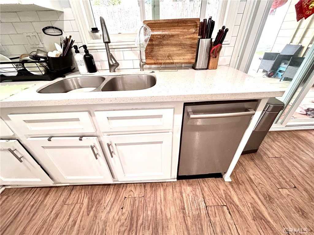 1006 Acacia St - Photo 6 of 22