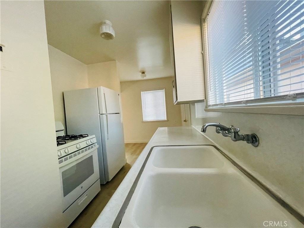 731 S Almansor St - Photo 4 of 11