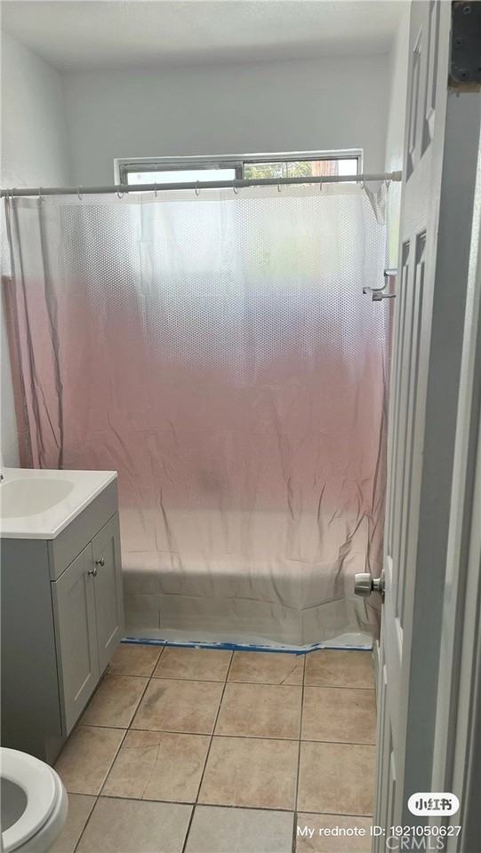 1194 W 39th St - Photo 3 of 3