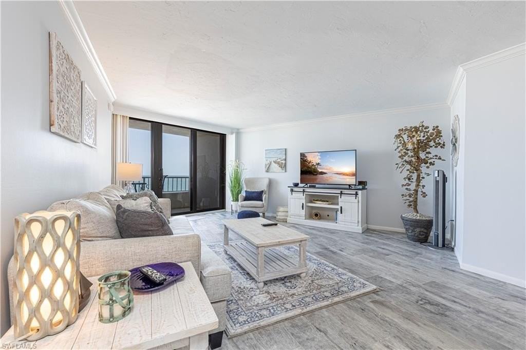 320 Seaview Ct Apt 2004 #2004 - Photo 7 of 34