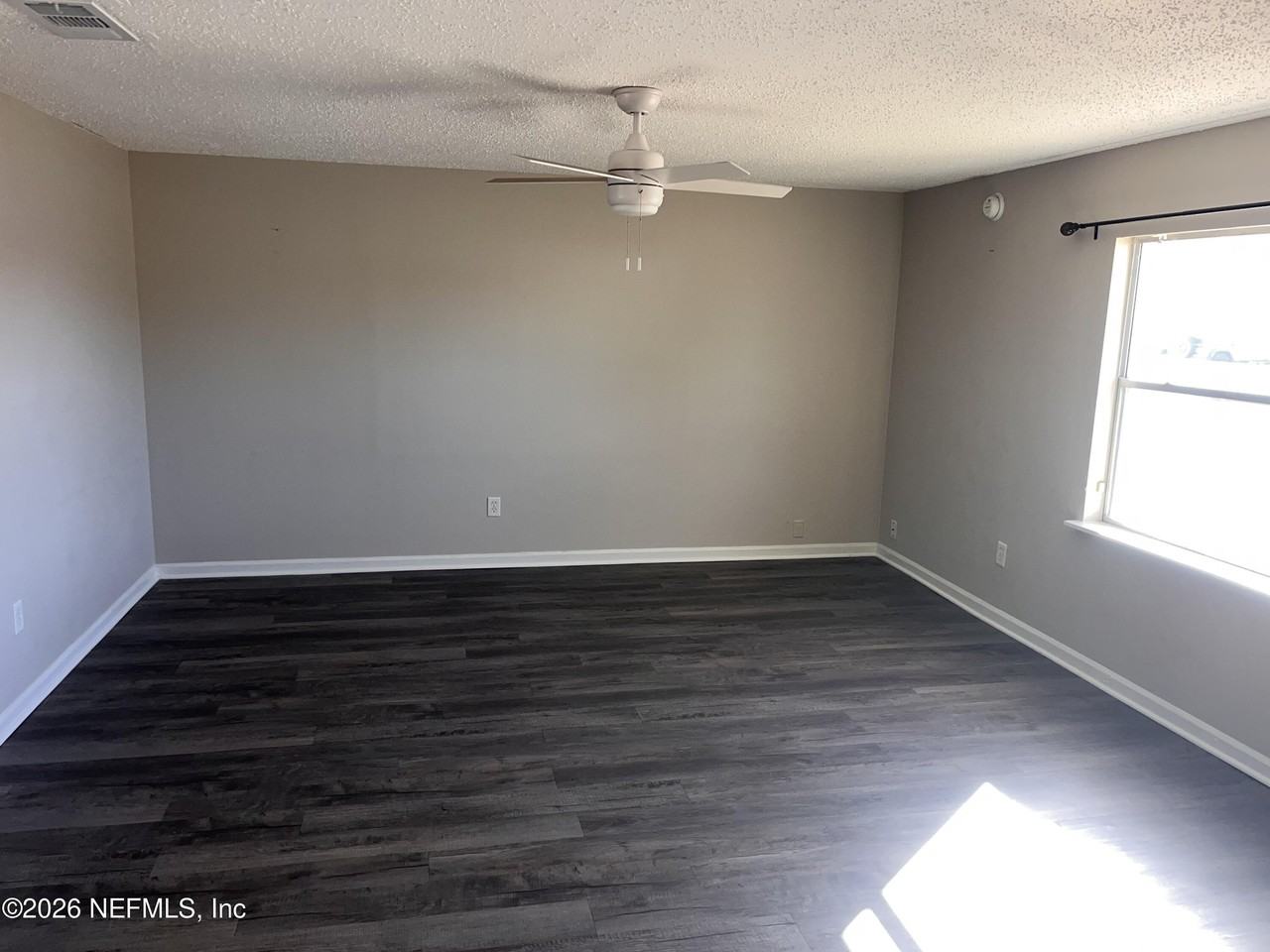 10901 Hardwick Ln - Photo 2 of 12