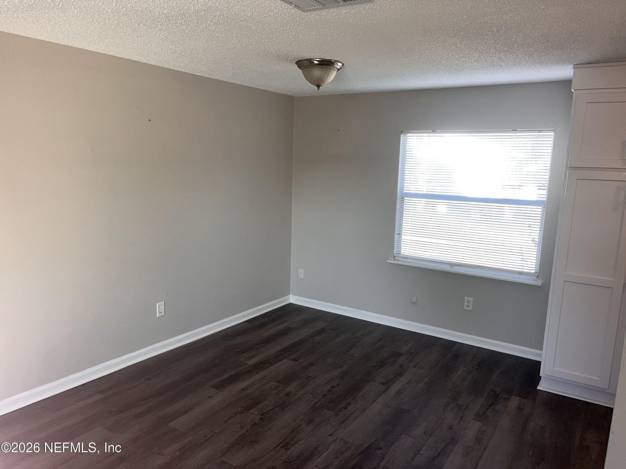 10901 Hardwick Ln - Photo 3 of 12