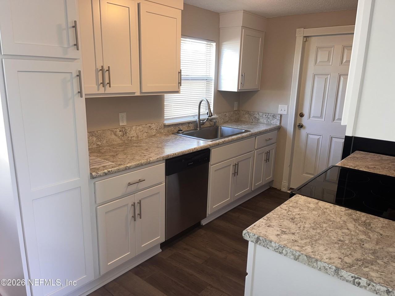 10901 Hardwick Ln - Photo 4 of 12