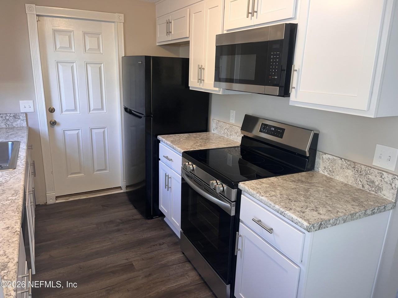 10901 Hardwick Ln - Photo 5 of 12