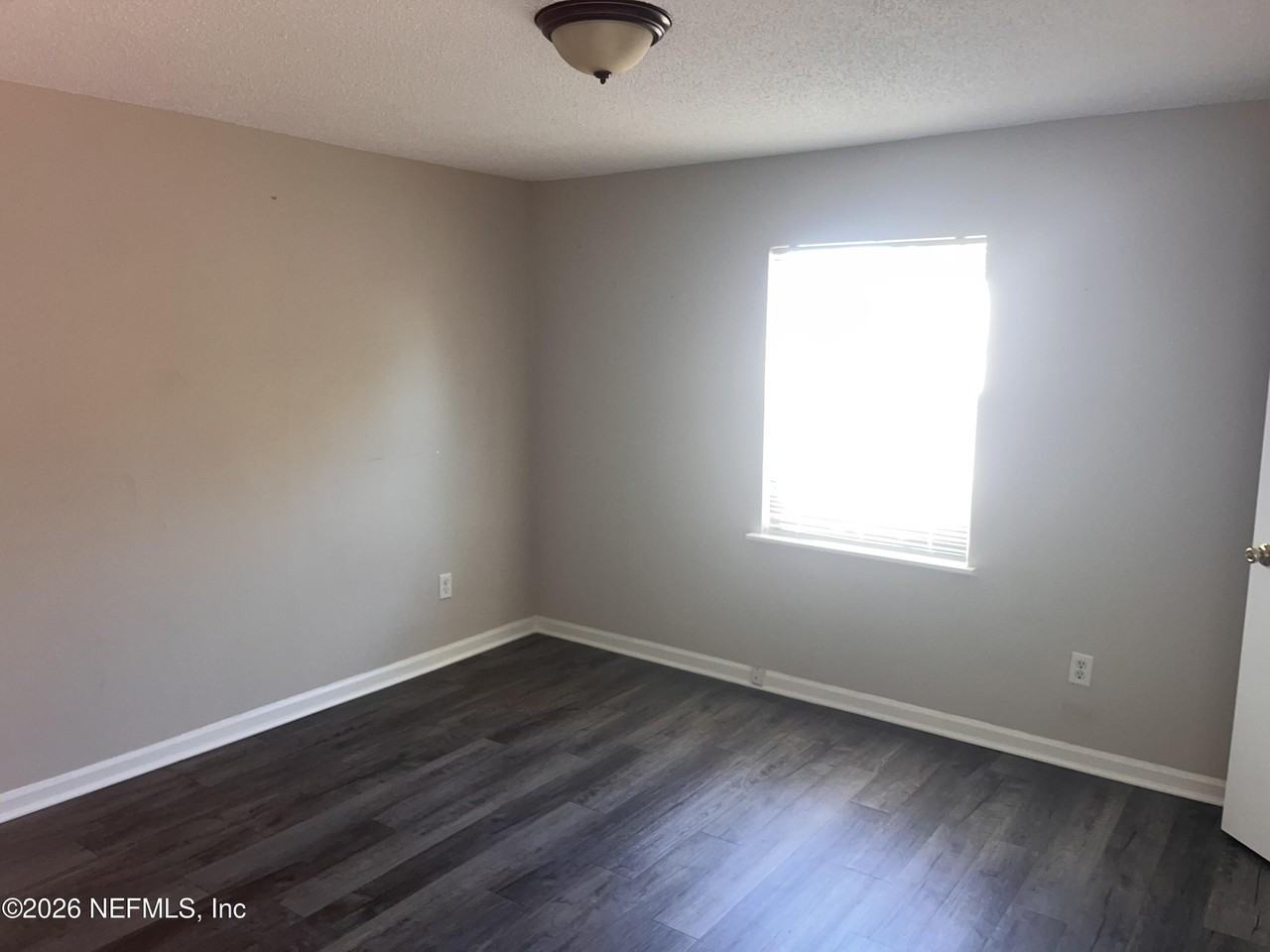 10901 Hardwick Ln - Photo 6 of 12