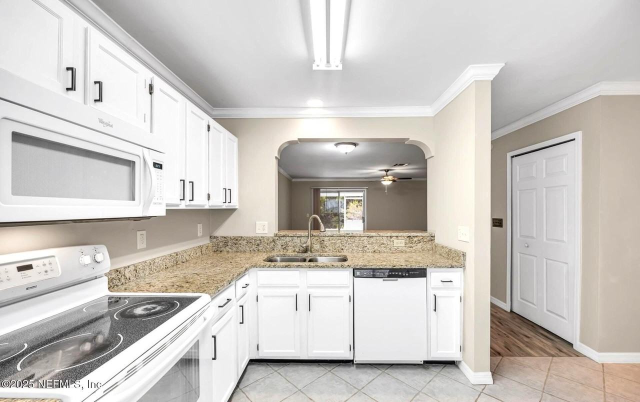 11475 Vidalia Ct - Photo 5 of 38