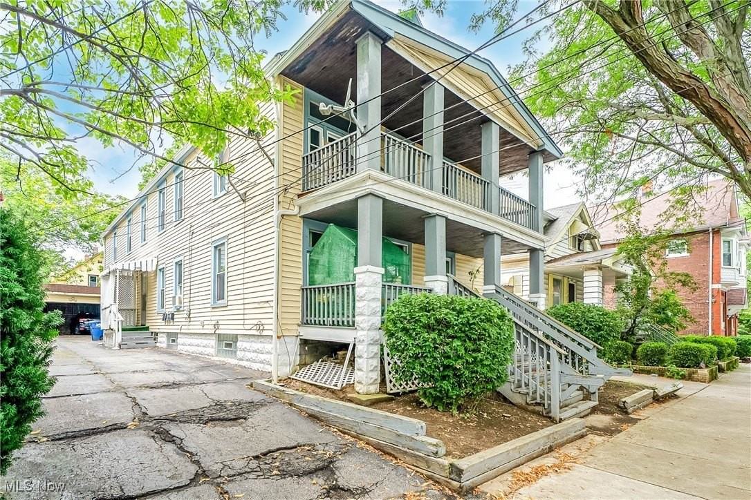 2036 Lark St Apt 1 #1 - Photo 3 of 24