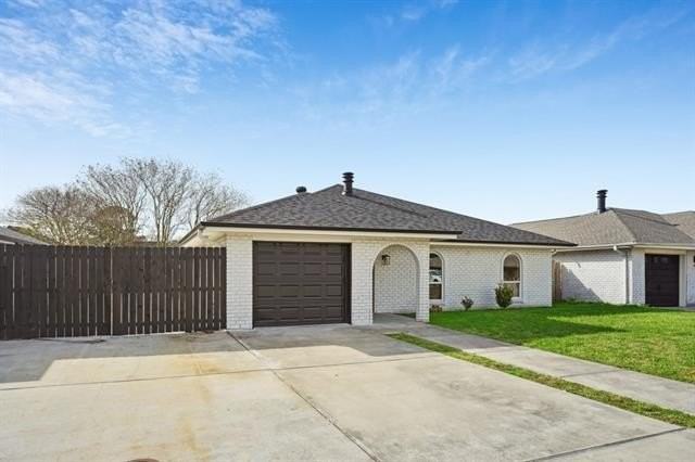 421 Pellerin Dr - Photo 2 of 21