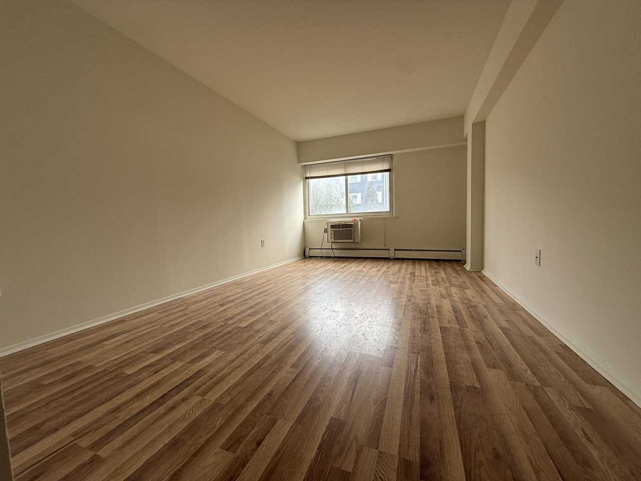 333 Grand Ave #1A - Photo 5 of 7