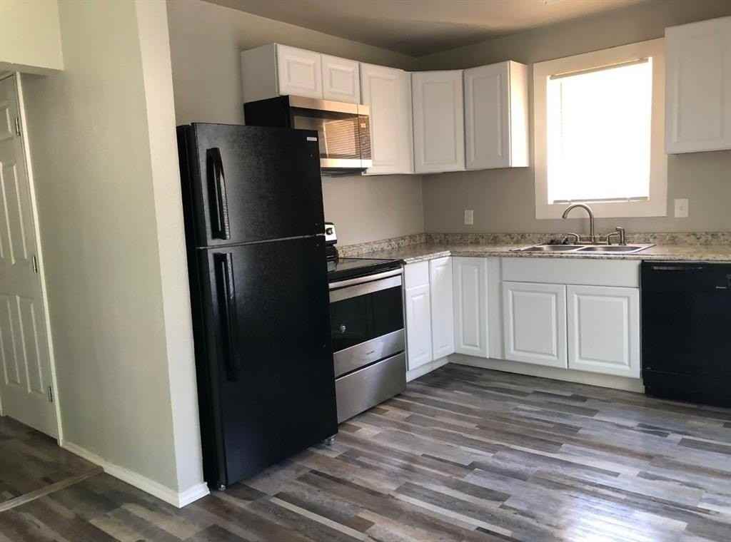 731 E Lowden St - Photo 2 of 6