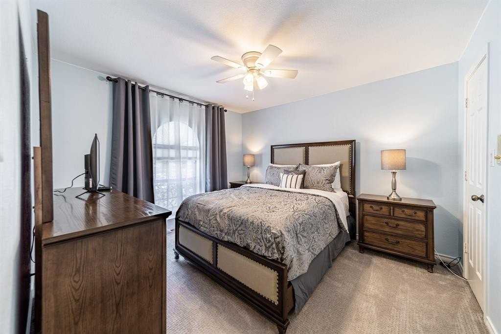 3305 Eisenhower Ln - Photo 5 of 23