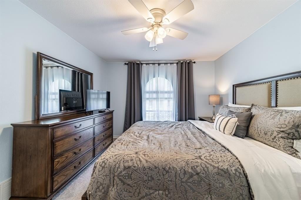 3305 Eisenhower Ln - Photo 6 of 23