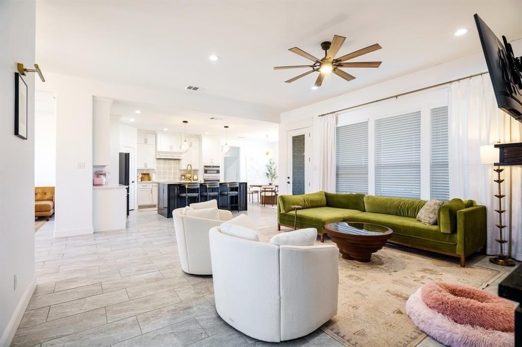 1523 Carter Dr - Photo 5 of 35