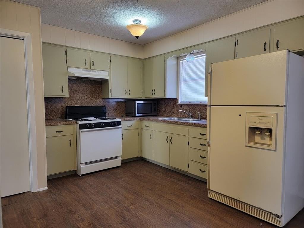 5374 Alamo Dr - Photo 5 of 13