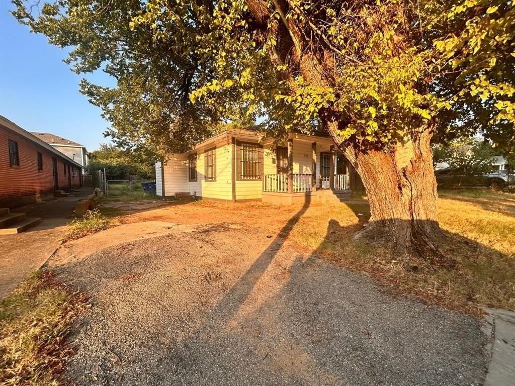 2710 Mitchell St - Photo 3 of 15