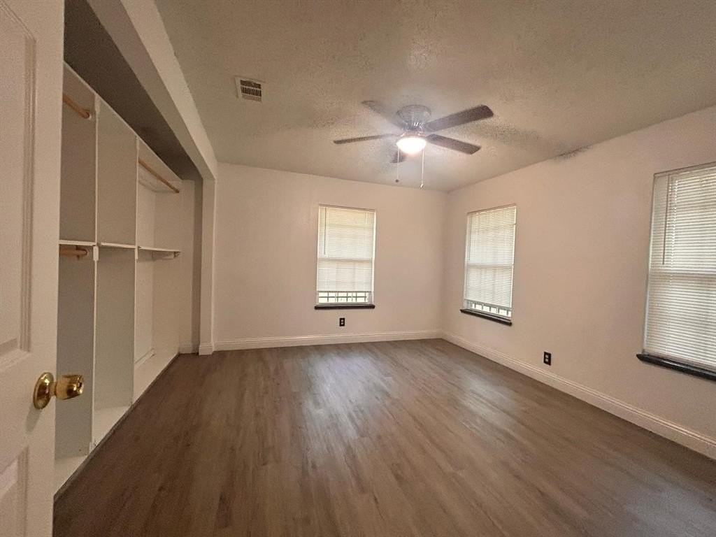 2710 Mitchell St - Photo 7 of 15