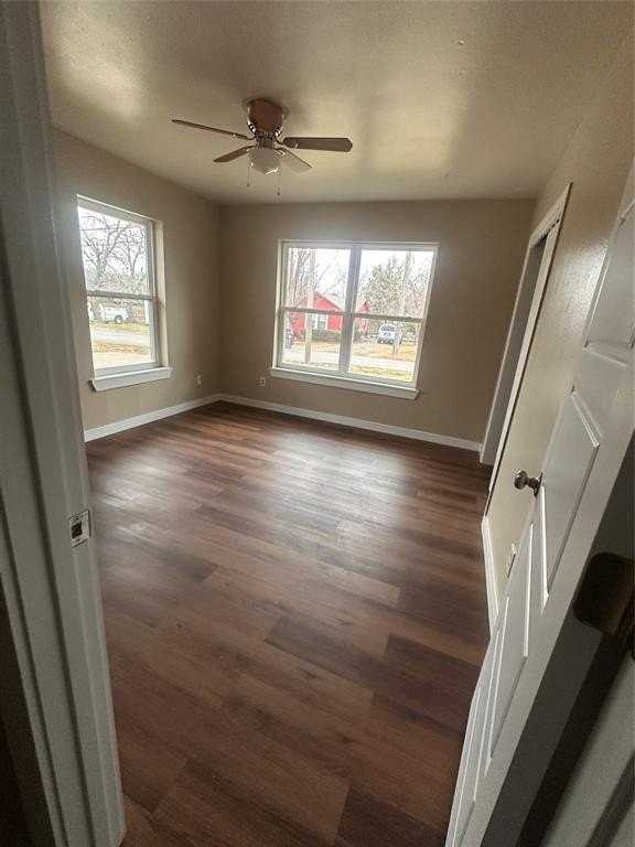 1210 Hall St - Photo 7 of 32