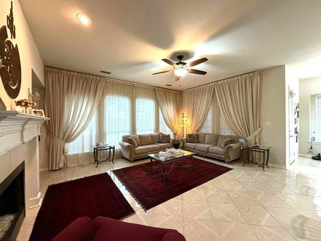 1571 Coastal Dr - Photo 7 of 38