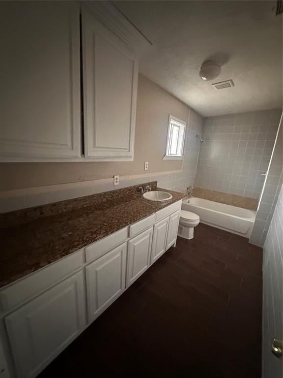 1208 Hall St - Photo 5 of 14