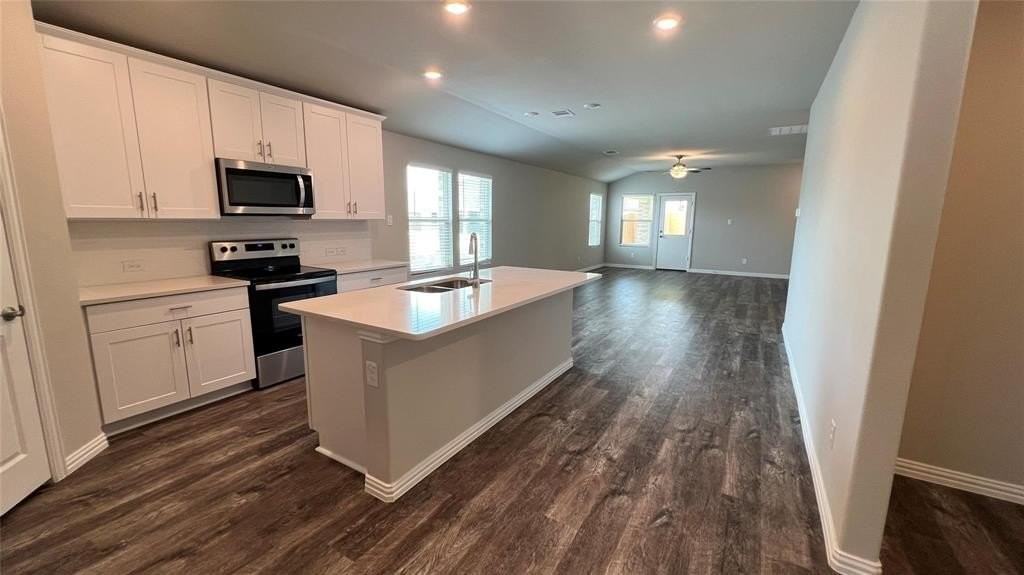 3242 Deckard Dr - Photo 3 of 33