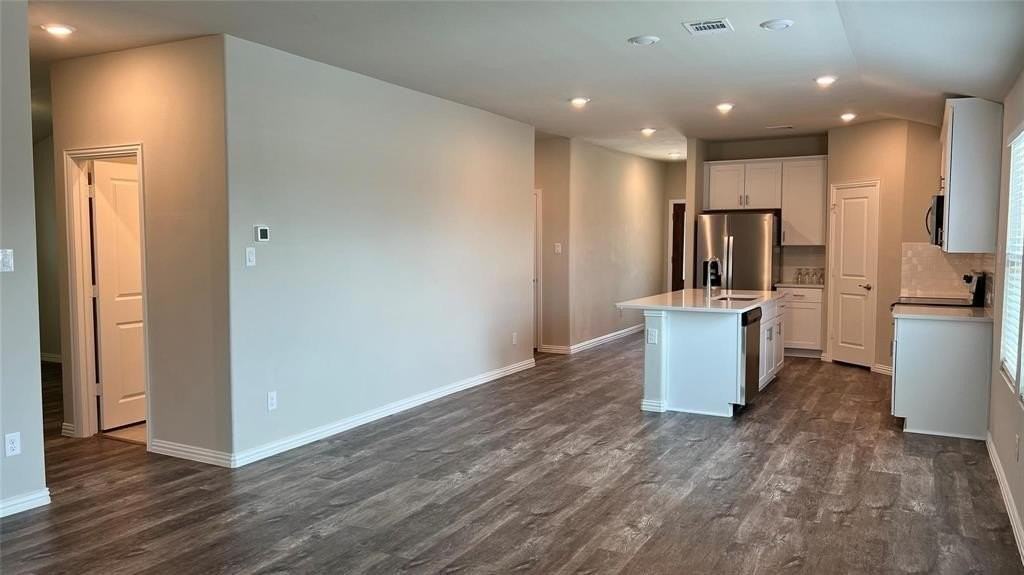 3242 Deckard Dr - Photo 5 of 33