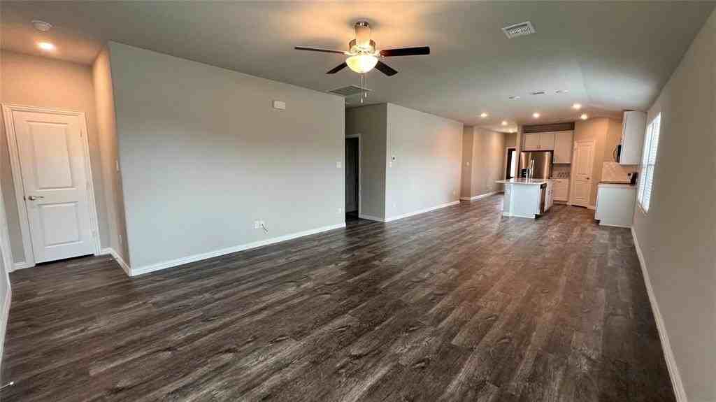 3242 Deckard Dr - Photo 6 of 33