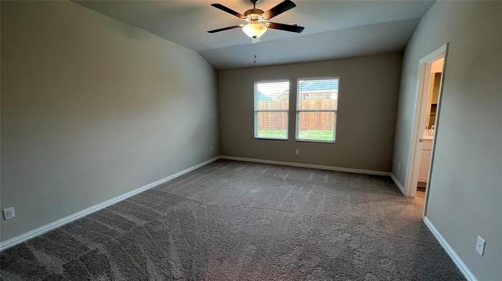 3242 Deckard Dr - Photo 7 of 33