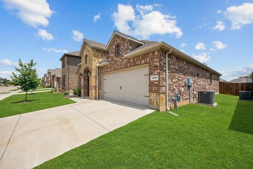 10601 Autumn Leaves Ln - Photo 3 of 32