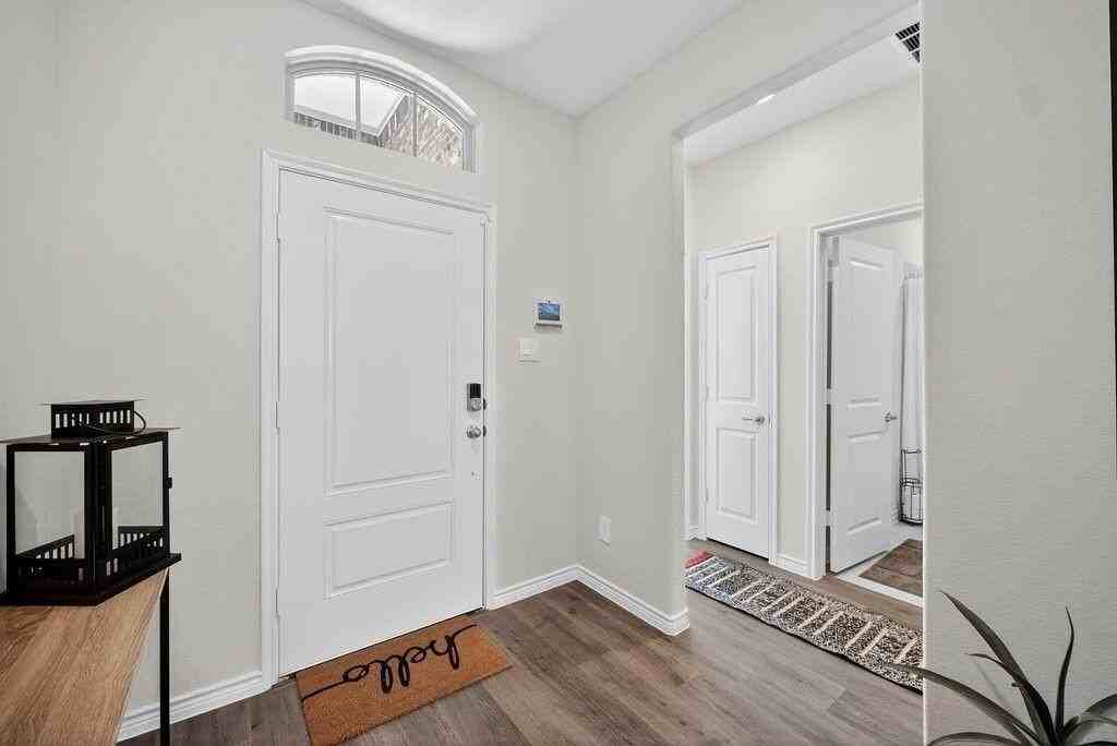 10601 Autumn Leaves Ln - Photo 5 of 32