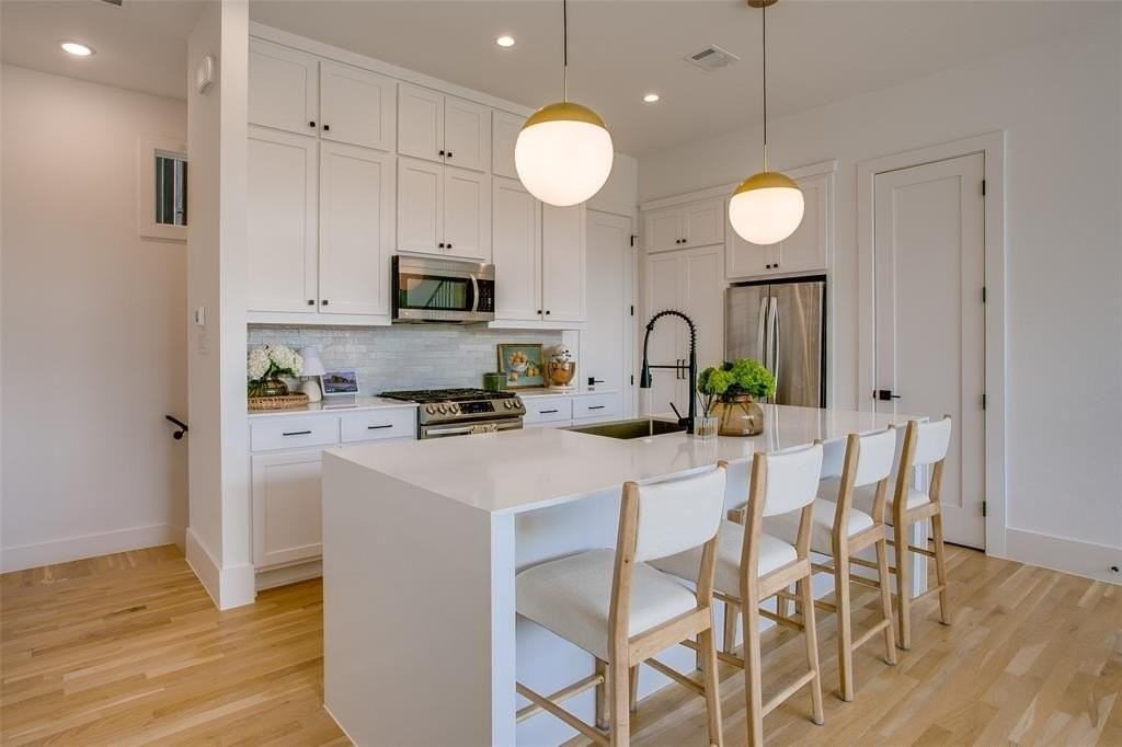 6039 Lewis St - Photo 2 of 17