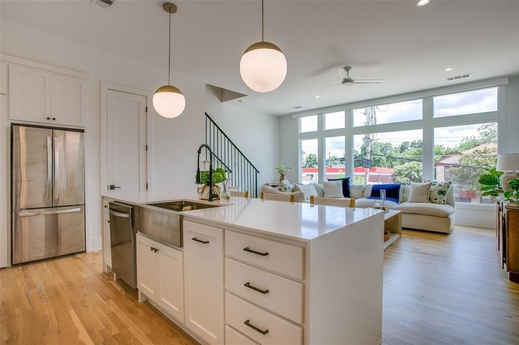 6039 Lewis St - Photo 4 of 17