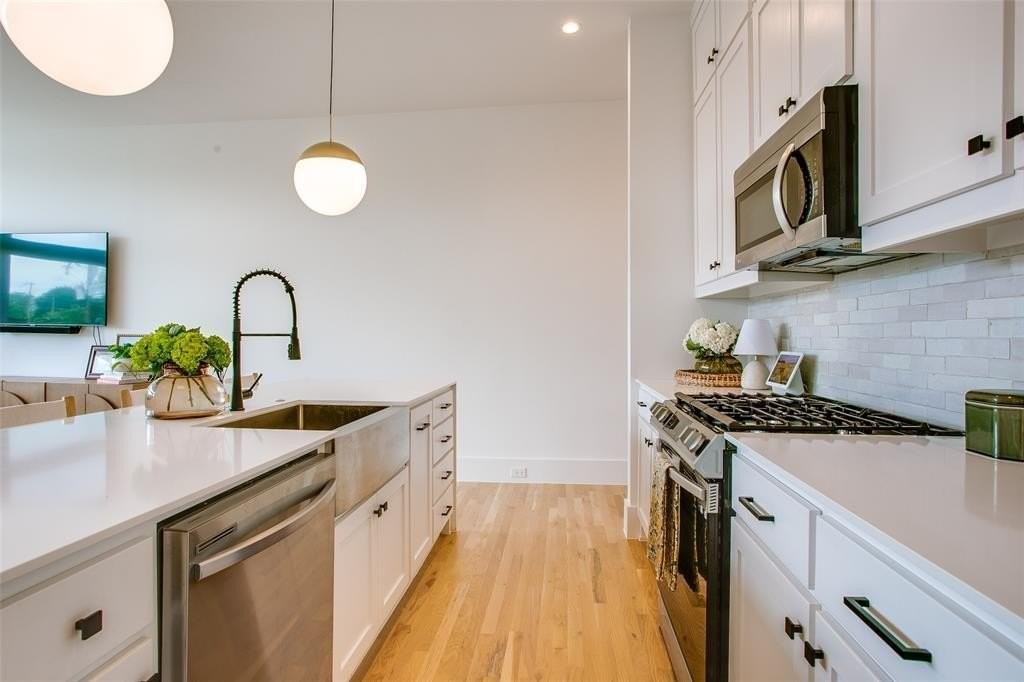 6039 Lewis St - Photo 5 of 17