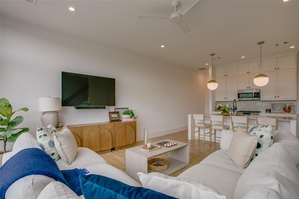 6039 Lewis St - Photo 7 of 17